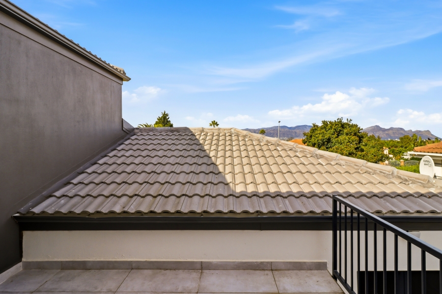 4 Bedroom Property for Sale in Somerset Ridge Western Cape